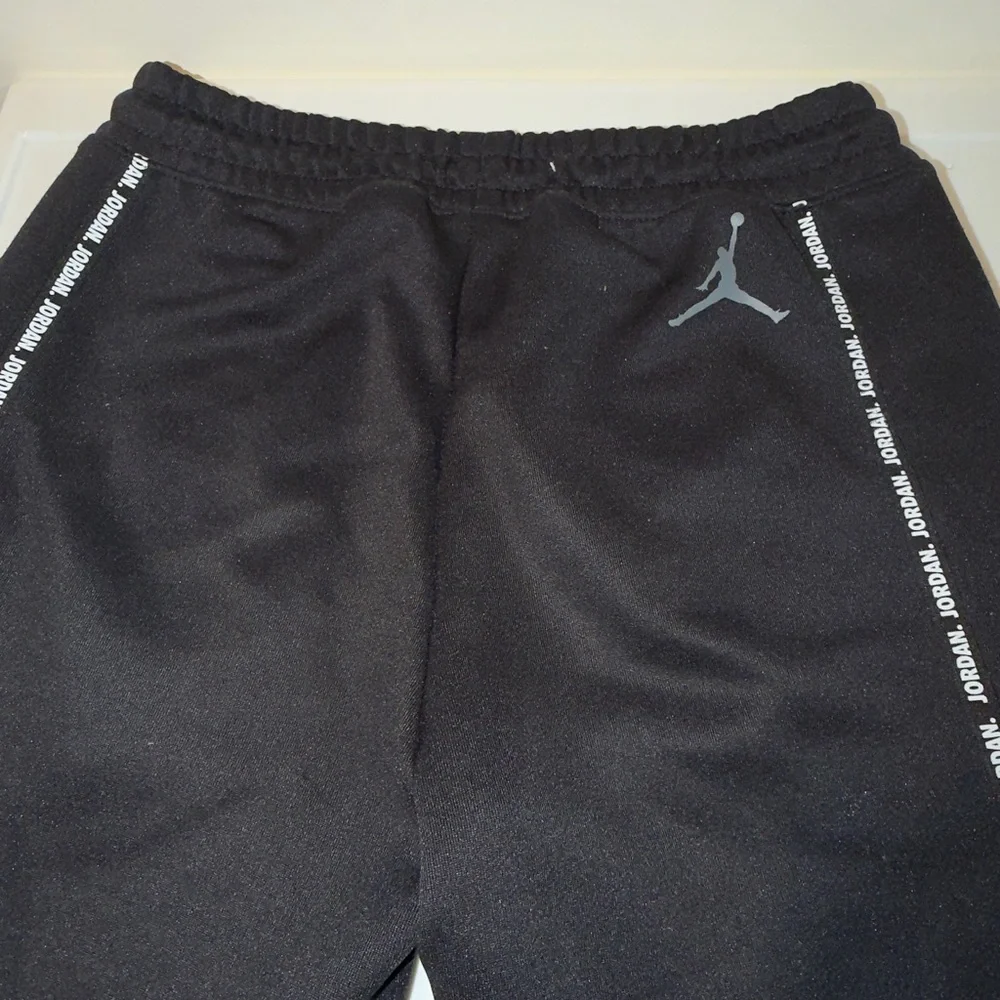 Jordan Kids LARGE Black Joggers with Nike Jordan Jumpman Logo Detail - Picture 4 of 5